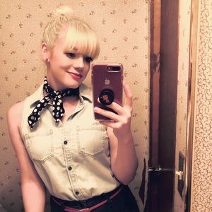 Meet your Posher, Emily